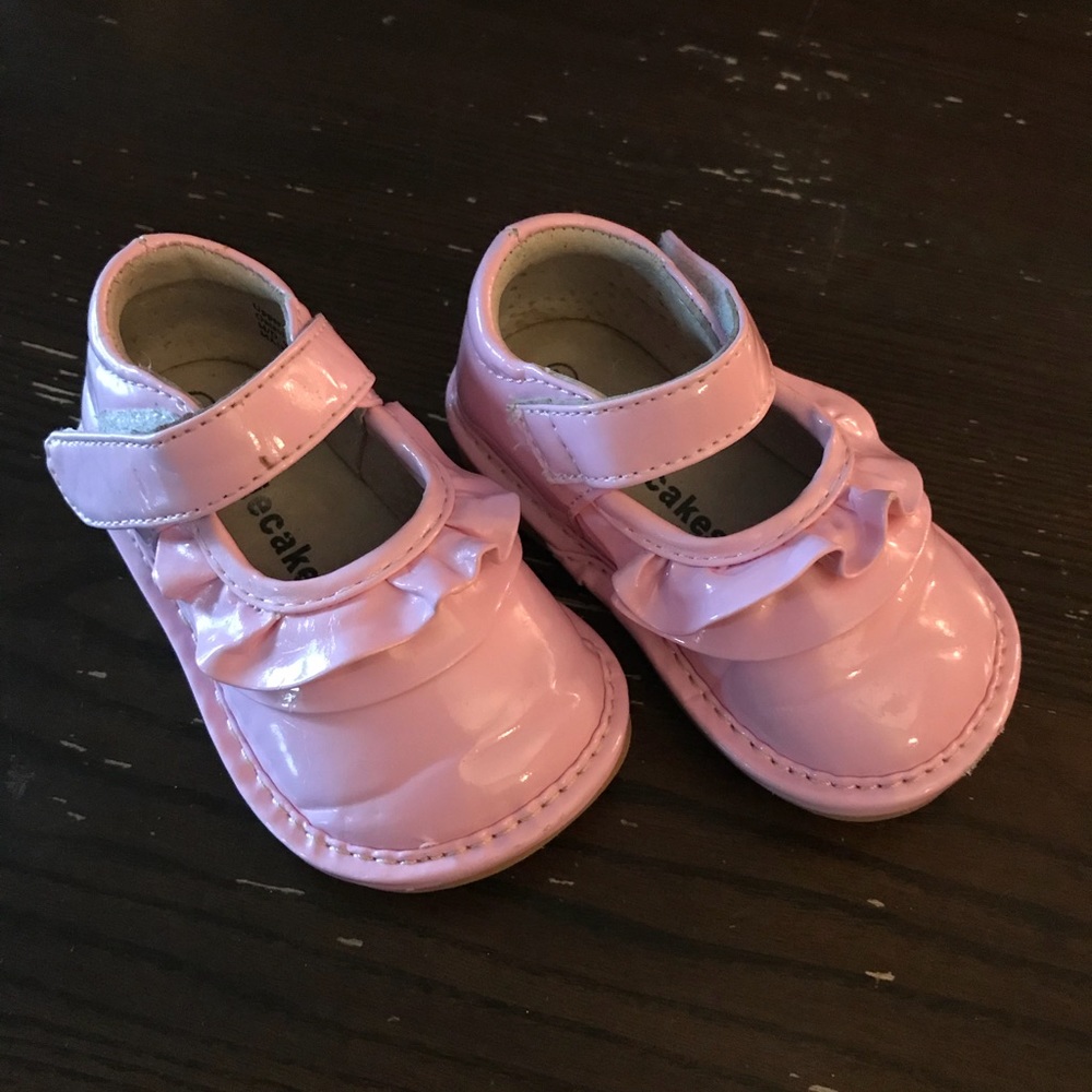 Lanniecakes squeak sole shoes